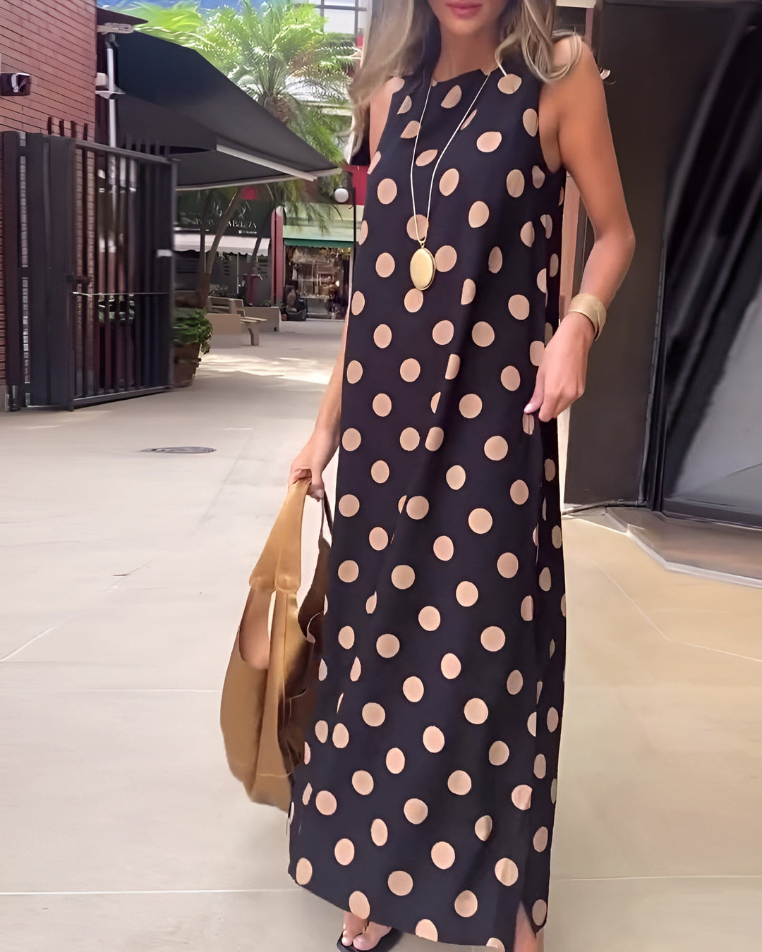 Thalyra - Maxi dress with a slit and polka dots