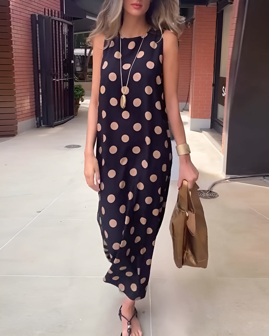 Thalyra - Maxi dress with a slit and polka dots