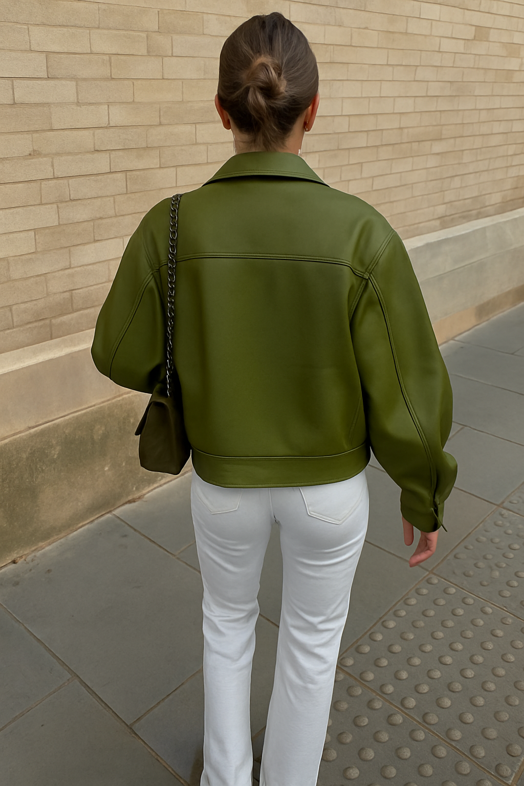 Elza - Oversized women's jacket in olive green with a modern streetwear look