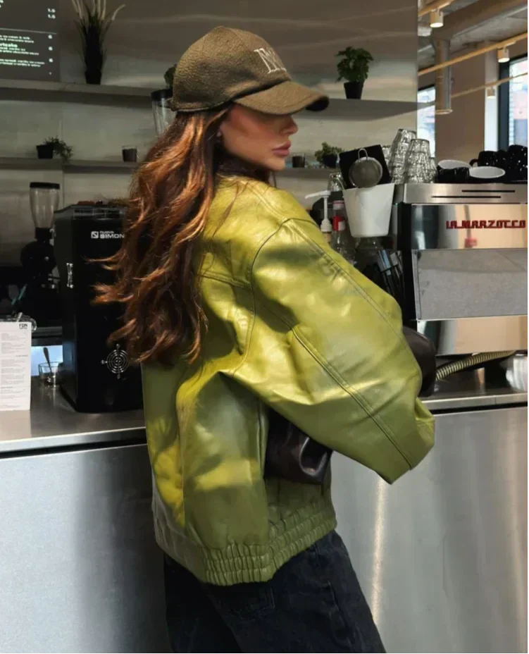 Elza - Oversized women's jacket in olive green with a modern streetwear look