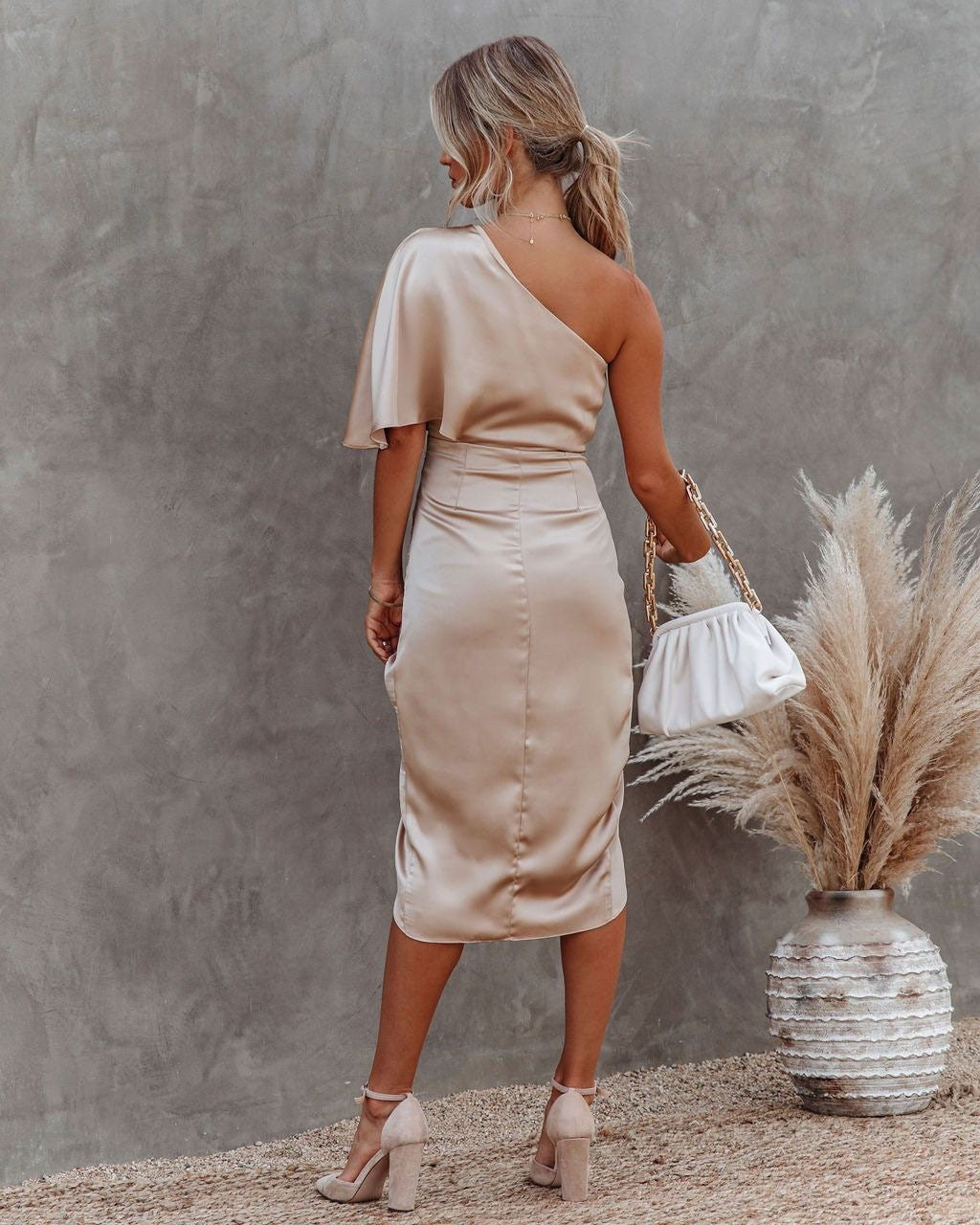 Arabelle - Chic Satin Dress