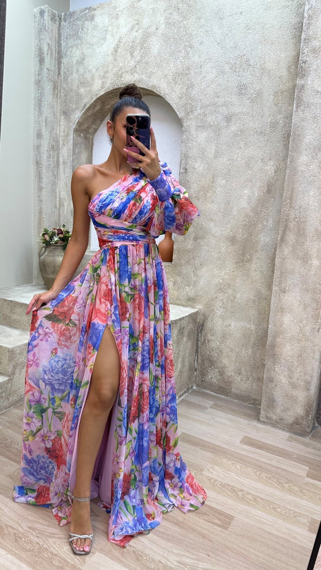Harlow - Stunning Flowing Gown