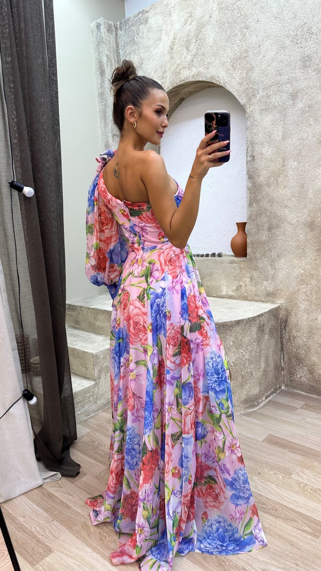 Harlow - Stunning Flowing Gown