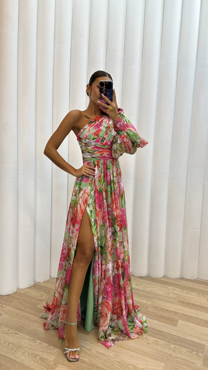 Harlow - Stunning Flowing Gown