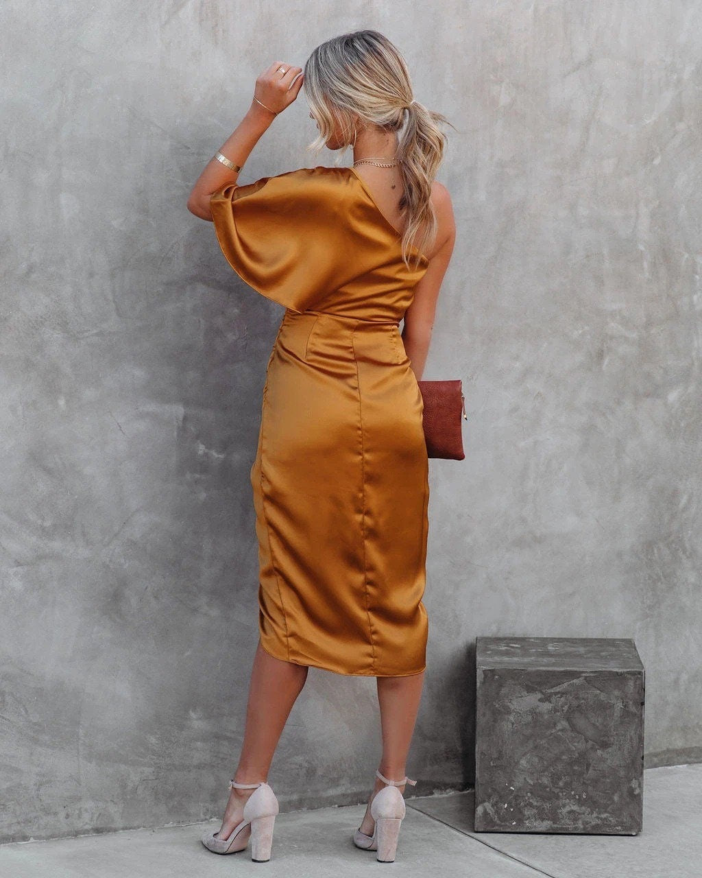 Arabelle - Chic Satin Dress